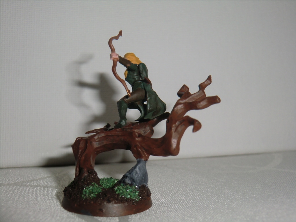 Mirkwood ranger on tree #2 pose 3